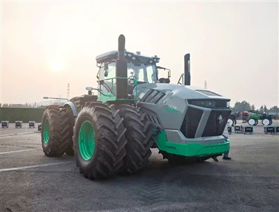 世界初の！ Yuchaiインテリジェントなハイブリッドシステムは、世界最大の馬力の新しいエネルギートラクターをラインから成功裏に支援します